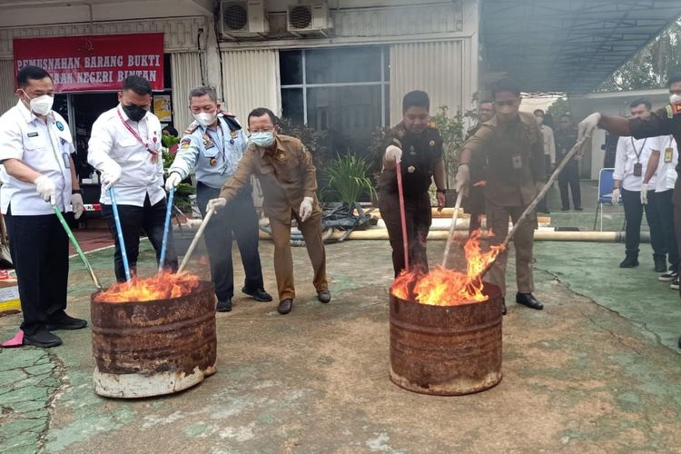 Kejari Bintan Musnahkan Barang Bukti dari 112 Kasus dan Kembalikan Uang Korupsi Rp 4 Miliar Lebih