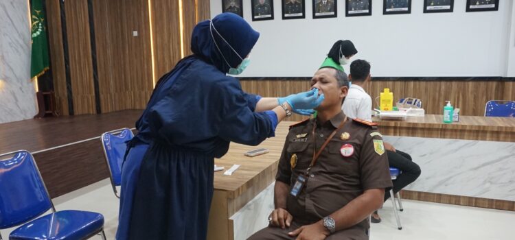 Pemeriksaan test Antigenkepada semua Pegawai Kejaksaan Negeri Bintan